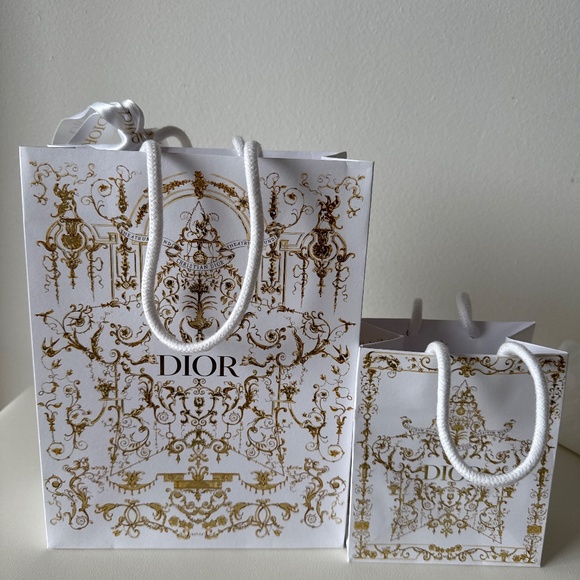 Christian Dior Holiday Printed Shopping Bags with Ribbon & Printed Tissue Paper - Picture 12 of 12